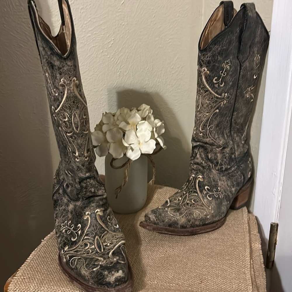 Western boots with lots of wear left very popular style pointed toe